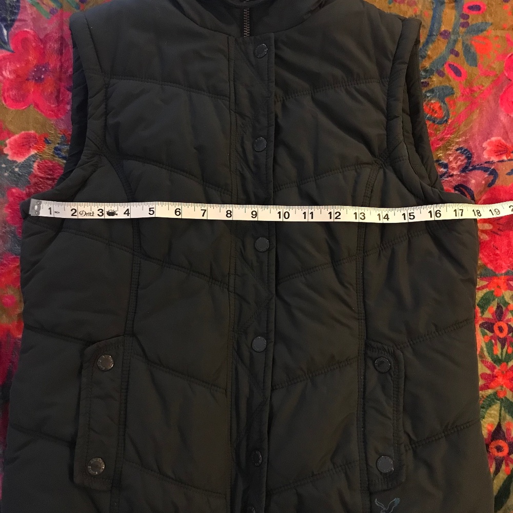 American Eagle vest med